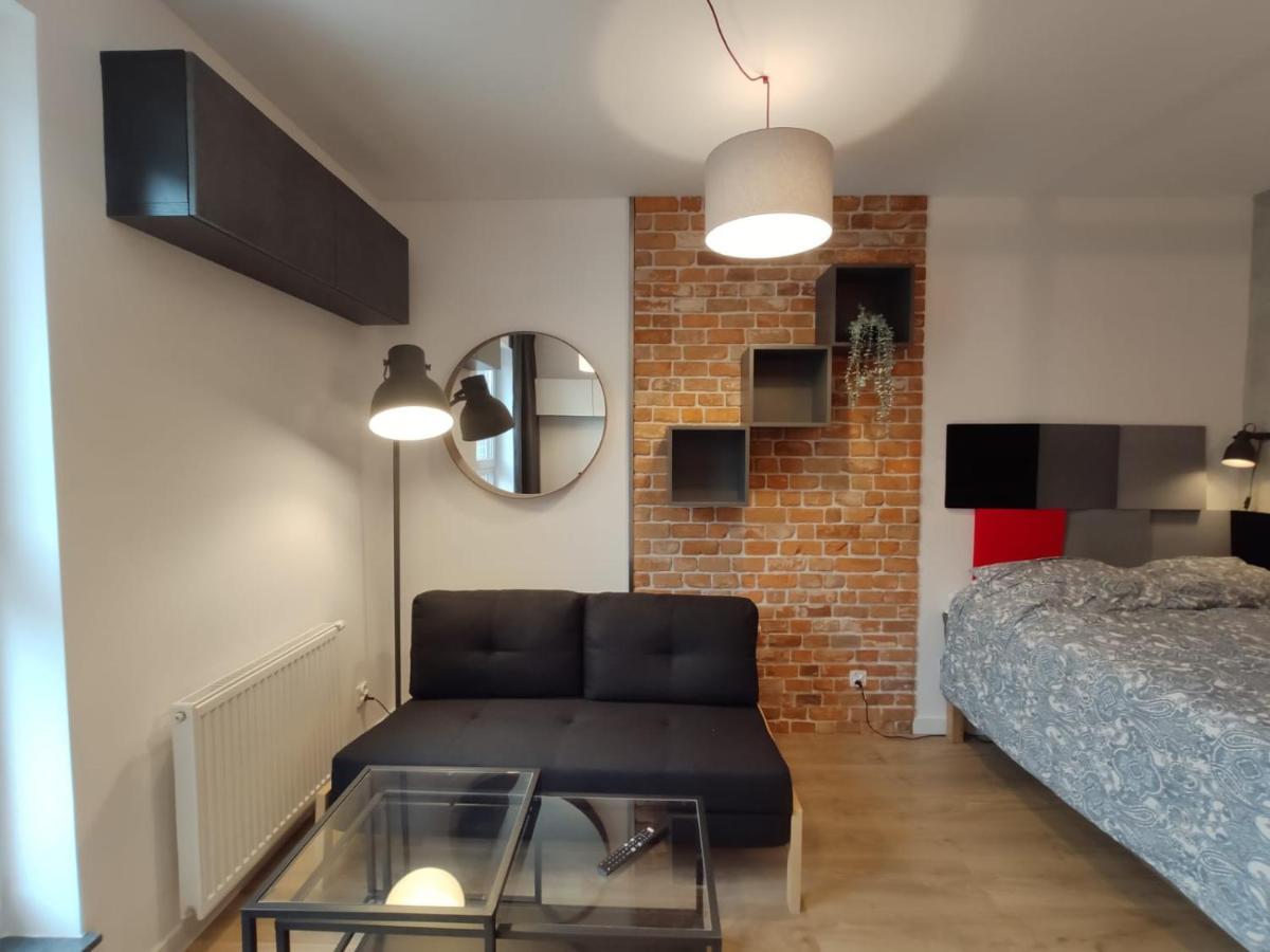 Red Wall Apartment In The Old Town Гданьск Экстерьер фото